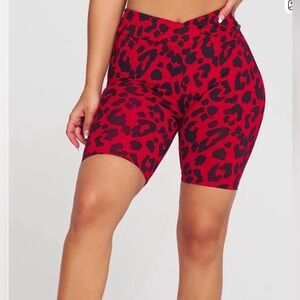 Lici fit scrunch back red & black shorts